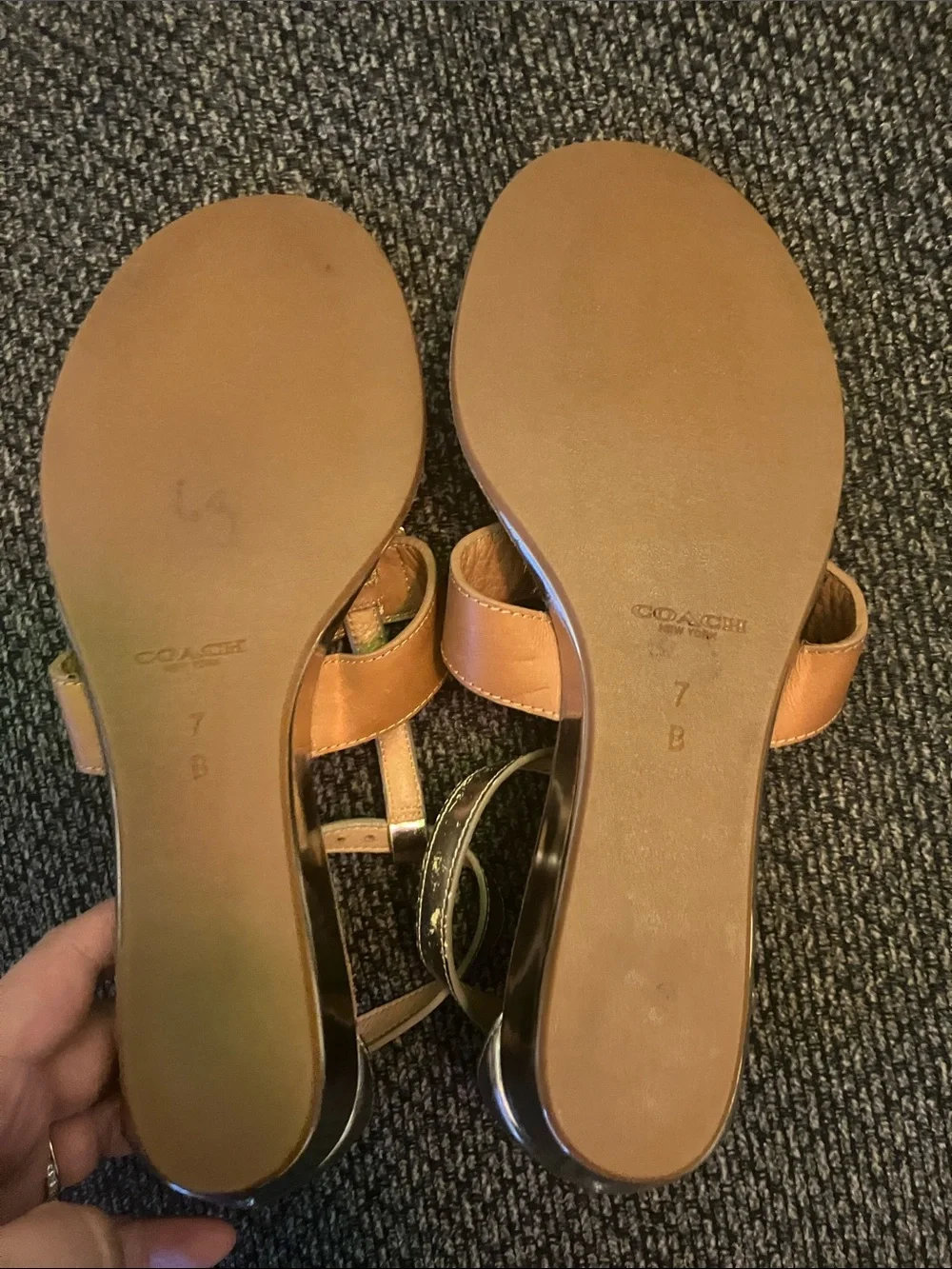 Coach ines metallic wedge thong sandals tan/silver size 7 ladies